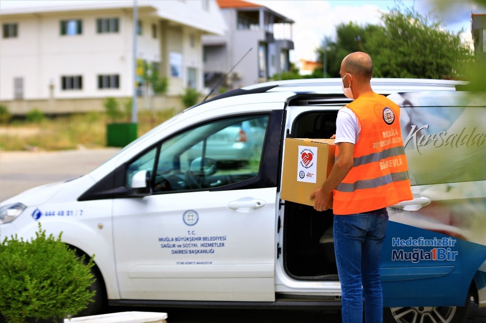 Muğla Büyükşehir Belediyesinden 24 bin aileye yardım kolisi 