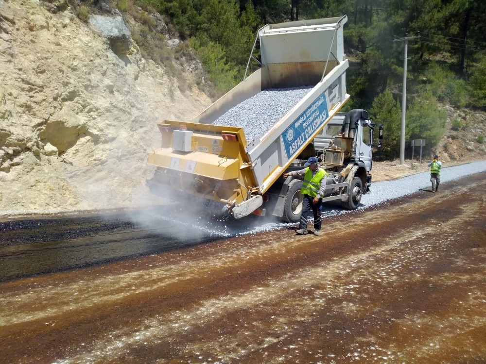 Muğla Büyükşehir’den Milas’ta asfaltlama çalışması 