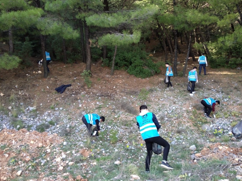 Muğla Ülkü Ocaklarından temizlik kampanyası 