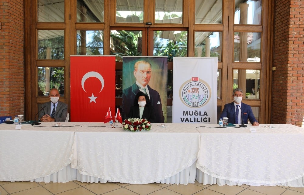 Muğla Valisi Esengül Civelek Marmaris muhtarları ile buluştu 