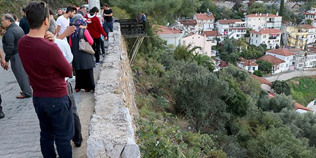 Muğla'da feci kaza! Sesi duyan oraya koştu
