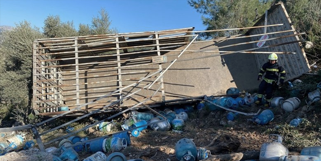 Muğla'da feci kaza! Tüp yüklü kamyon uçuruma yuvarlandı