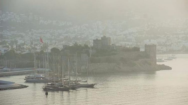Muğla'da göz gözü görmüyor