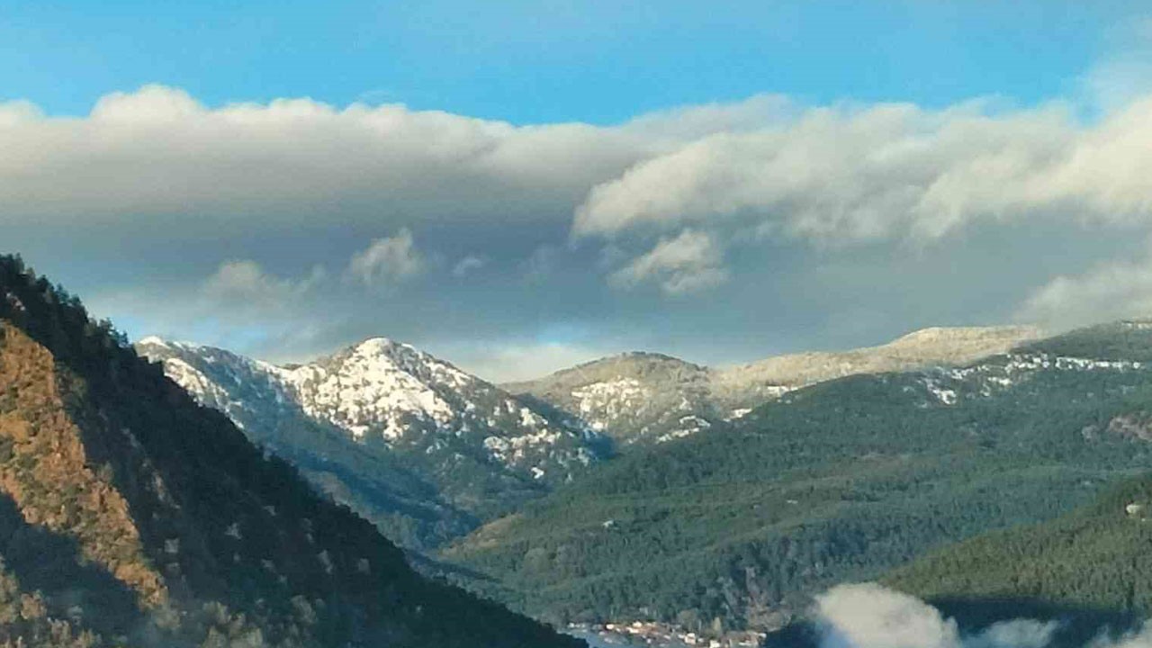 Muğla'da kar sürprizi! Sandras Dağı yeniden beyaza büründü