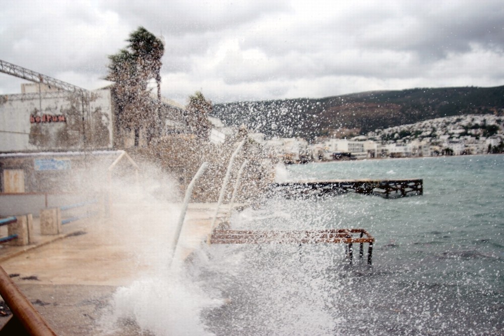 Muğla’da kara ve denizde fırtına uyarısı 