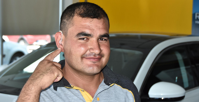 Muğla'da patronu işitme cihazı aldı, 30 yıl sonra ilk kez duydu