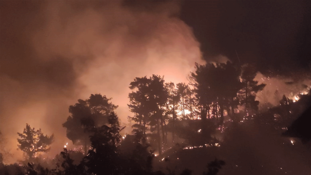 Muğla’da peş peşe orman yangınları! Dalaman’da alevlerle mücadele sürüyor!