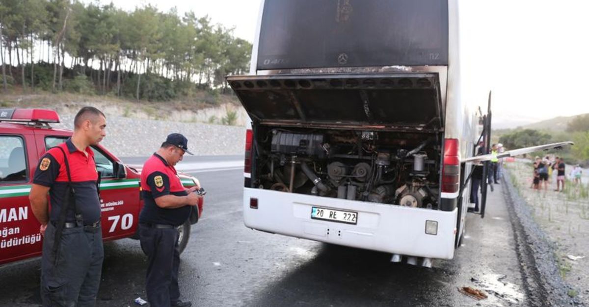 Muğla'da seyir halindeki tur otobüsü alev aldı