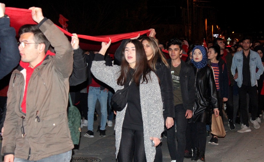 Muğla’da üniversite öğrencileri İdlib Şehitleri için yürüdü 