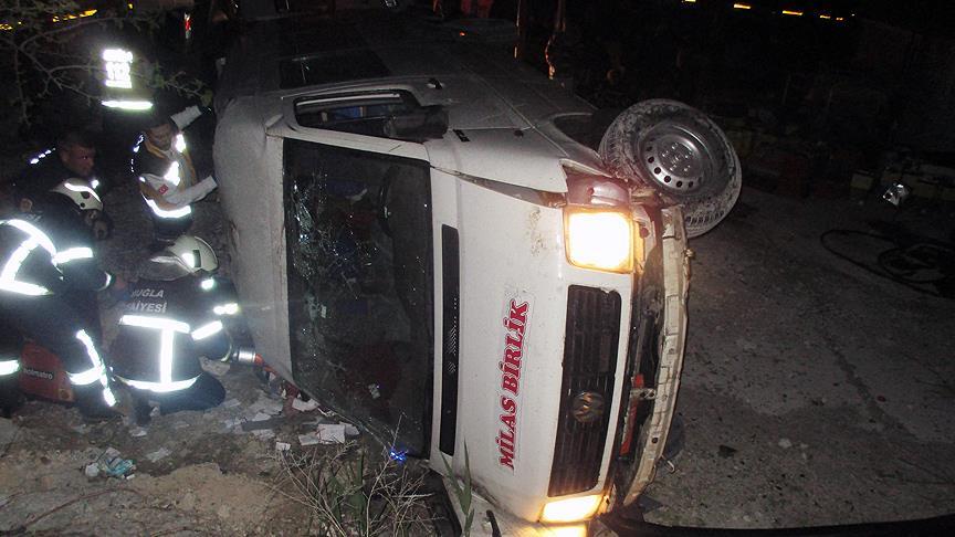 Muğla'da yolcu minibüsü devrildi: 14 yaralı
