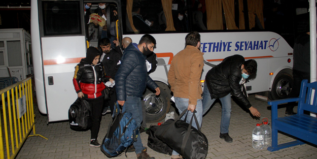 Göçmenleri ölüme sürükleyeceklerdi! Yakalandılar