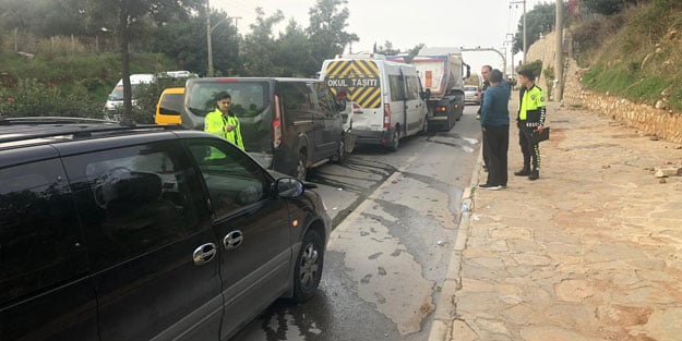 Muğla'da zincirleme trafik kazası! 3'ü öğrenci 9 yaralı