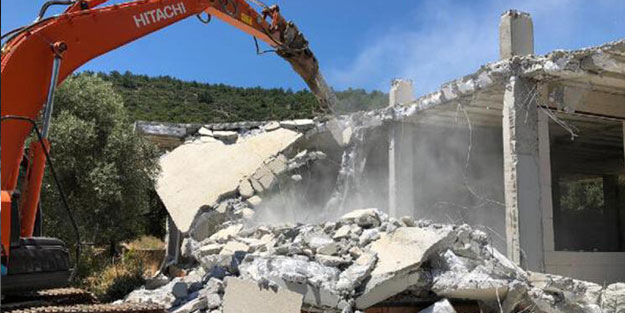 Muğla'daki kaçak yapı yıkıldı