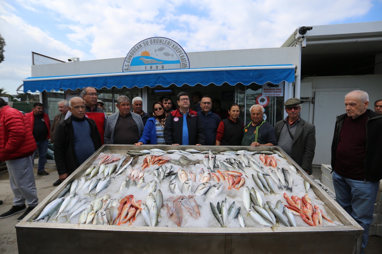 Muğlalı balıkçılar bu kez afetzedeler için ağ attı