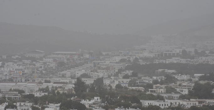Muğla'nın Bodrum ve Marmaris ilçelerinde gökyüzünün rengi değişti