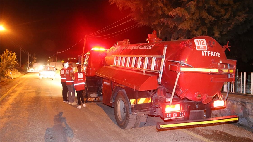 Muğla'nın Kavaklıdere ilçesindeki orman yangını Menteşe ilçesine ulaştı