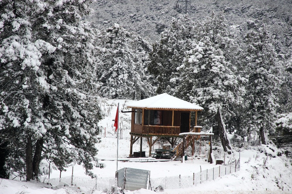 Muğla’nın yüksek kesimleri beyaza büründü 