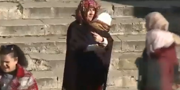 Muhabir dilenci kılığına girdi! 1 saatte bakın ne kadar topladı