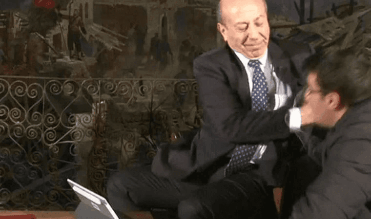 Muhabir tokatlayan yazara Ertuğrul Özkök'ten destek