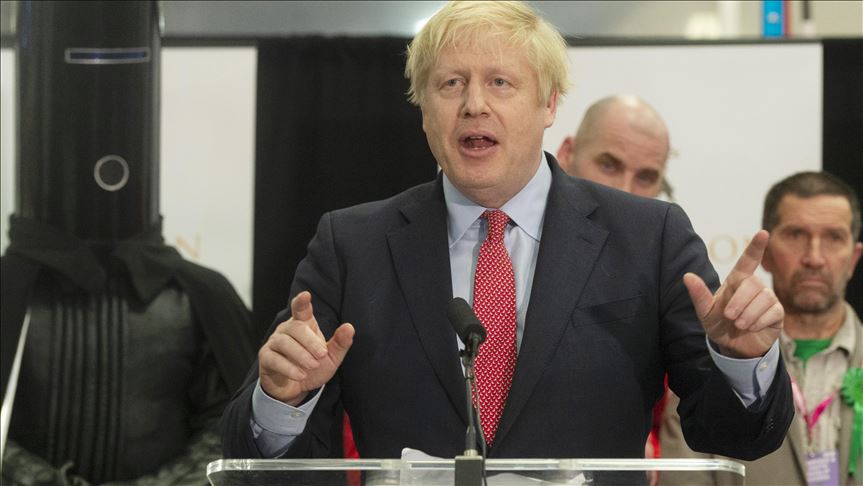 Muhafazakar Parti’ye 30 yılın en büyük seçim zaferini kazandırdı