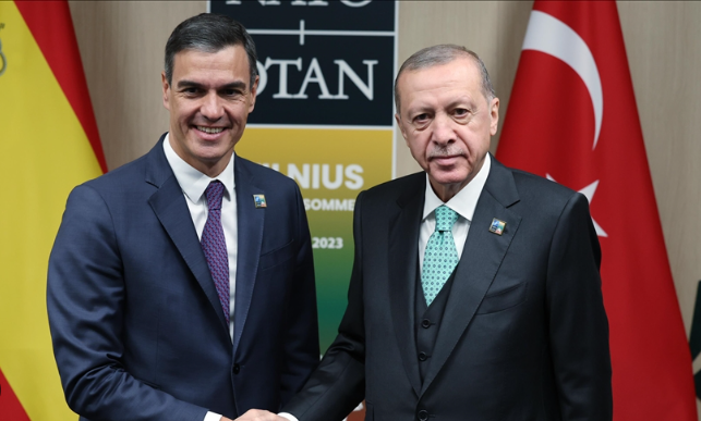 Muhalefet hükümeti İsrail ile ticaret yapmakla suçladı! Başbakan: "Biz soykırımcı devlet ile ticaret yapmayız" dedi. Olay Türkiye’de değil İspanya’da yaşanıyor