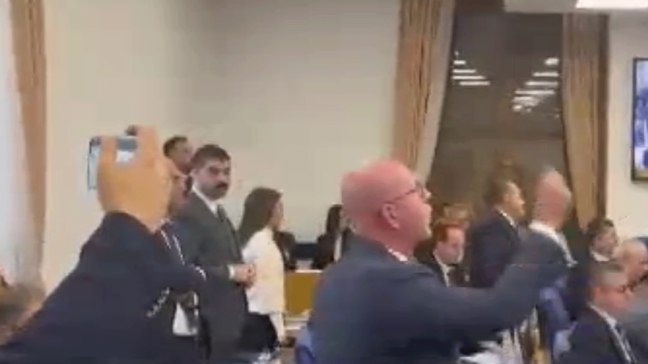 Muhalefet yine iş başında! Meclis’te “Mustafa Kemal’in askerleriyiz” provokasyonu