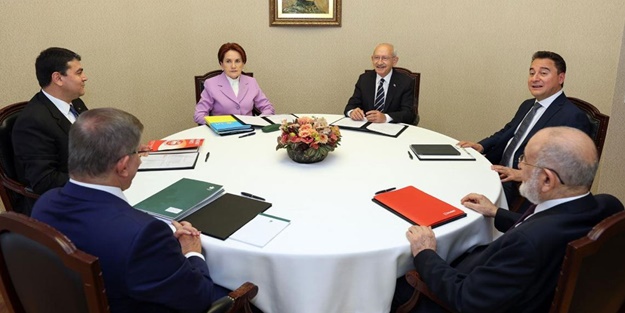 Muhalefette altın günü devam ediyor! Bu sefer Gelecek Partisi'nde toplanıyorlar