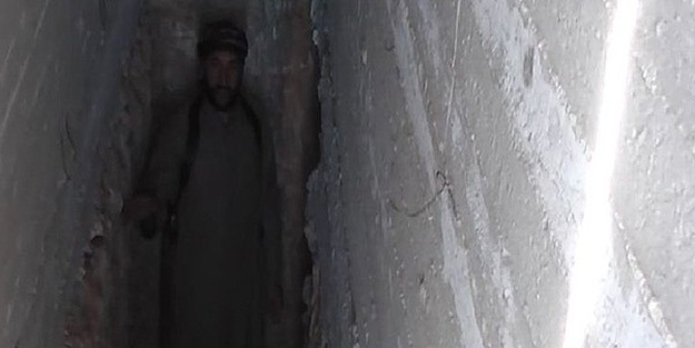 Muhalifler halkı korumak için sığınak yapıyor