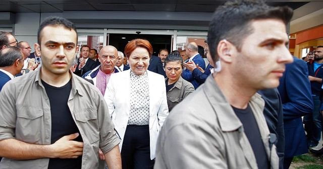 Muhalifler kurultayın yapılması öngörülen otele geldi