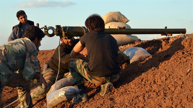 Muhalifler PYD-DAEŞ kuşatmasını geçti