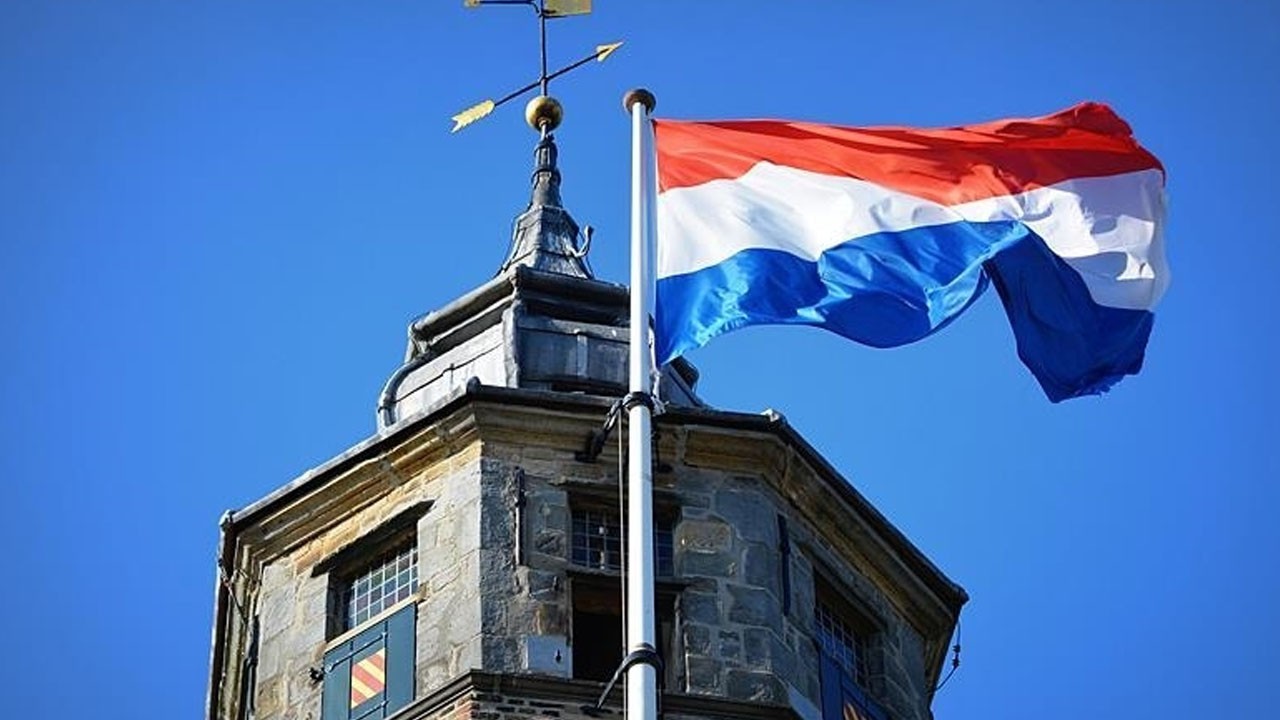 İslam'ı yasaklamak isteyen Hollanda'ya 'Muhammed' sürprizi!