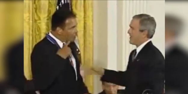 Muhammed Ali, Bush'u böyle rezil etmişti! - VİDEO