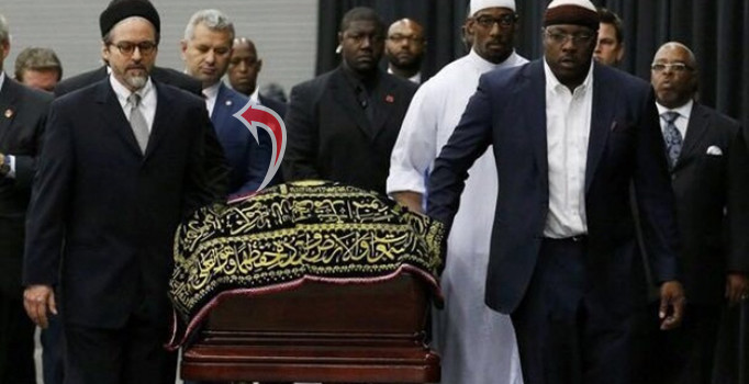 Muhammed Ali'nin tabutunu taşıyan tek Türk Turan oldu