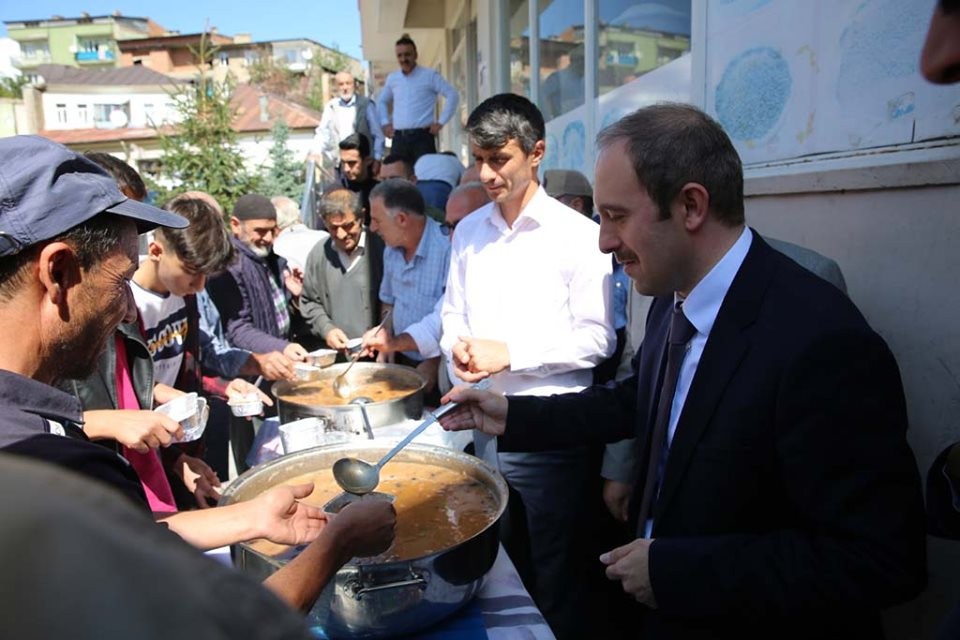 Muharrem ayı dolayısıyla aşure dağıtıldı 