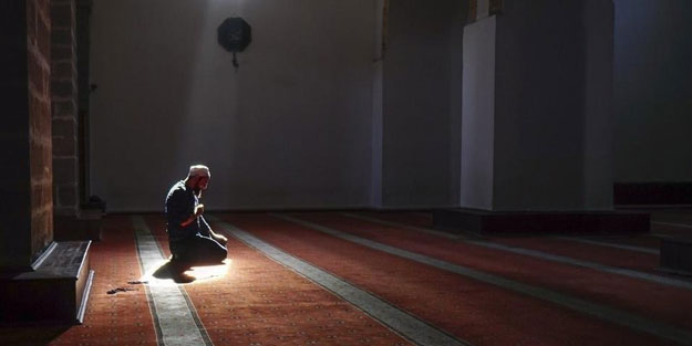 Muharrem ayının ilk on günü kılınacak namaz: Muharrem ayın namazı nasıl kılınır, hangi dualar okunur?