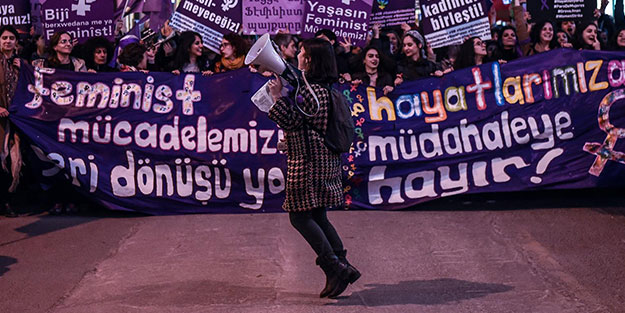 Mühendisliği ve mimarlığı unutan TMMOB yine kaşımaya başladı