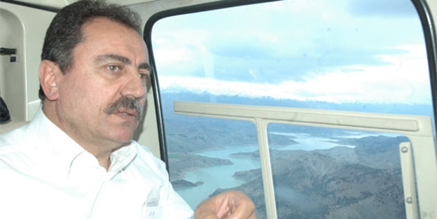 Muhsin Yazıcıoğlu için gizemli afişler