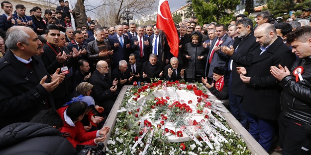 Muhsin Yazıcıoğlu kabri başında anıldı