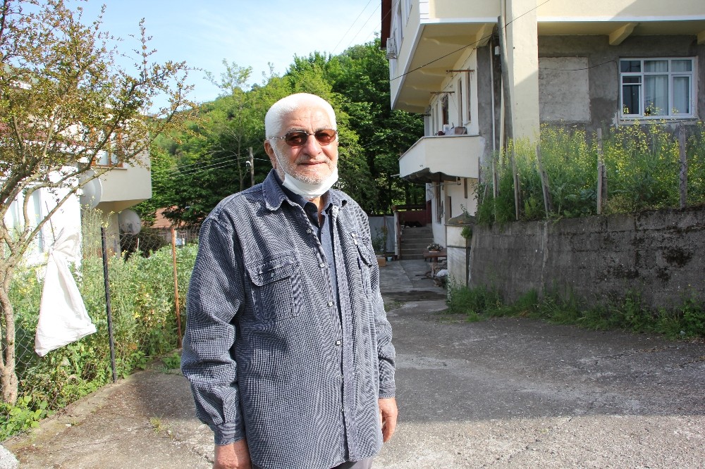 Muhtar, 5 aylık maaşını Milli Dayanışma Kampanyasına bağışladı 
