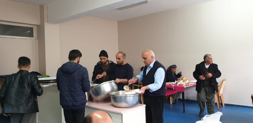 Muhtar adayından jest 