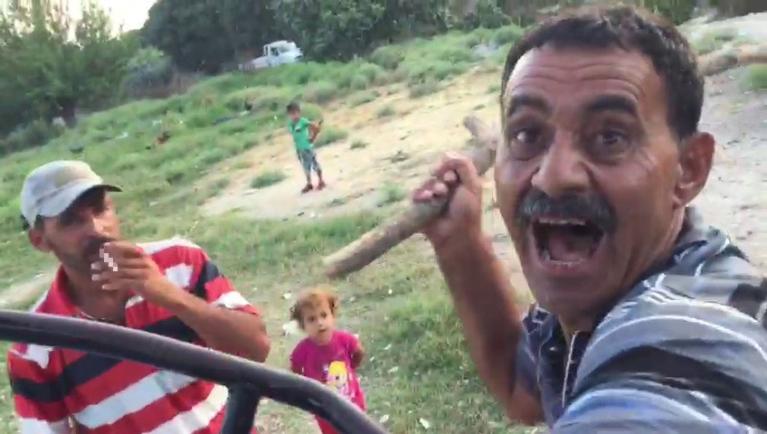 Muhtar, dereden su almak isteyen vatandaşa saldırdı 