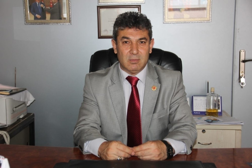 Muhtar, maaşının yarısını bağışladı 