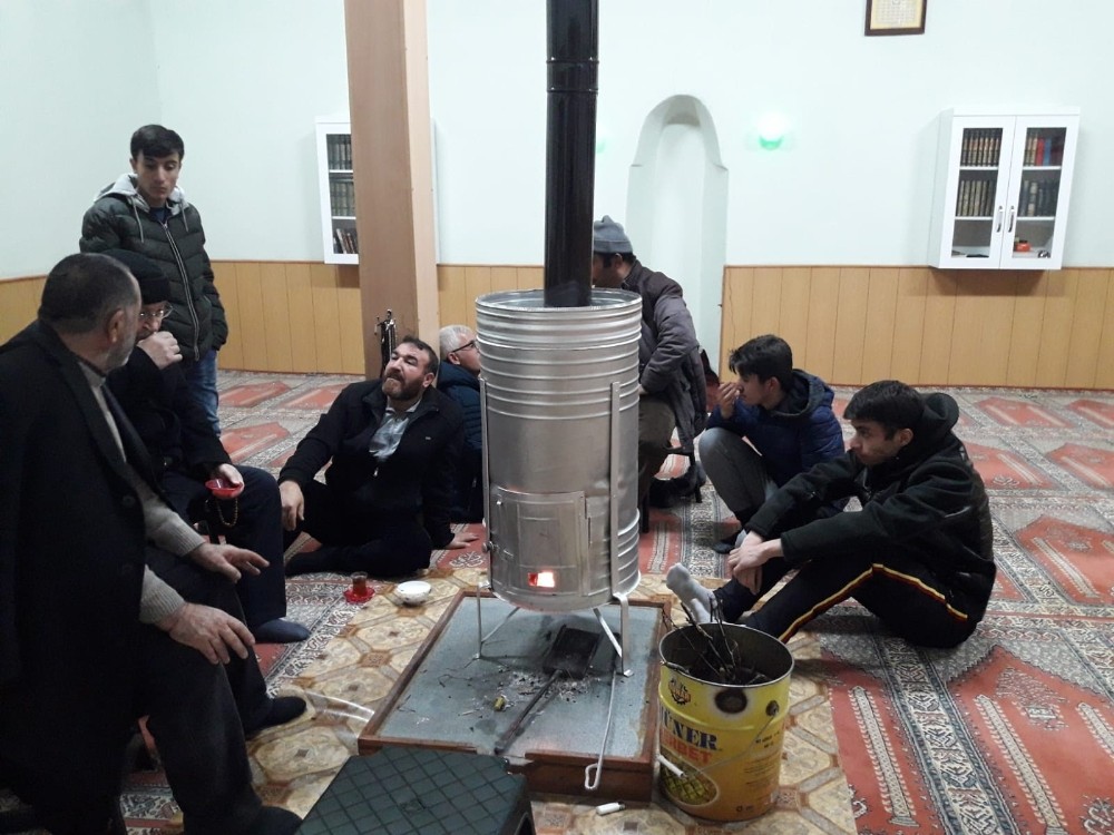 Muhtar Yiğit, depremden korkup evlerine giremeyenleri camilere davet etti 
