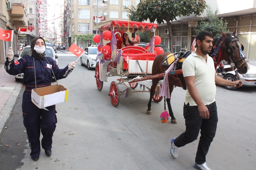 Muhtardan çocuklara faytonlu, palyaçolu kutlama 