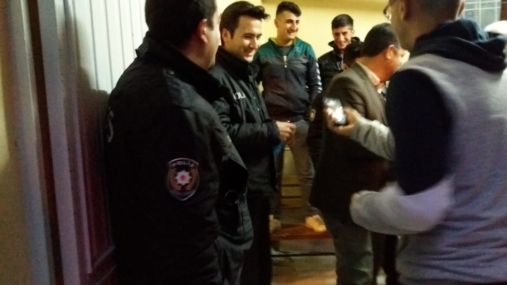 Muhtardan polislere sürpriz 