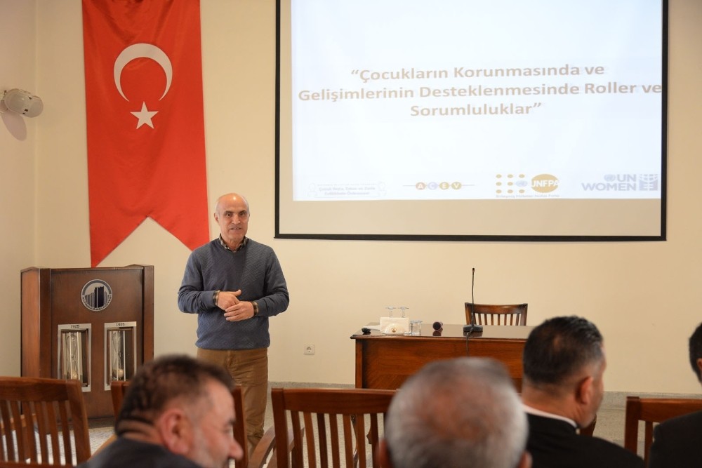 Muhtarlara erken yaşta evlilik uyarısı 