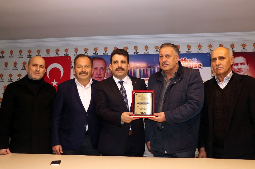 Muhtarlardan Çakır’a teşekkür plaketi 