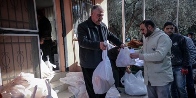 Muhtarlık maaşını Suriyeli ailelere harcıyor
