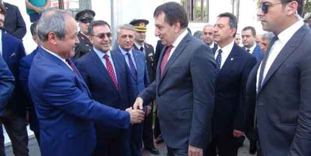 Mülkiye Başmüfettişliğine atanan Vali İzzettin Küçük, Bursalılara gözyaşlarıyla veda etti