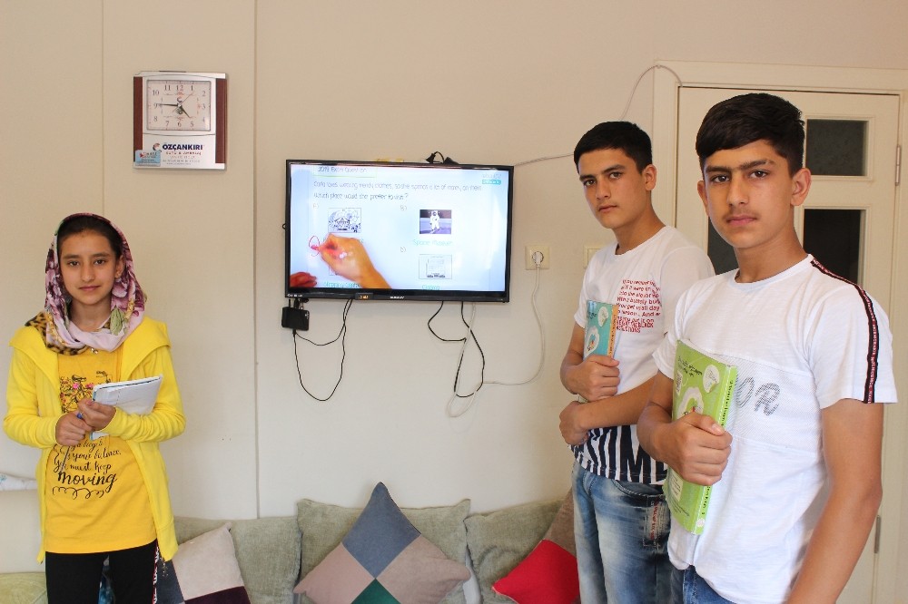 Mülteci ailelerden ‘online’ ders için Türkiye’ye büyük teşekkür 